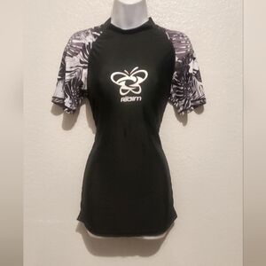 💚5/$25 The Realm Black Rash Guard Swim Surf Shirt Fitted Ruched PSize Medium